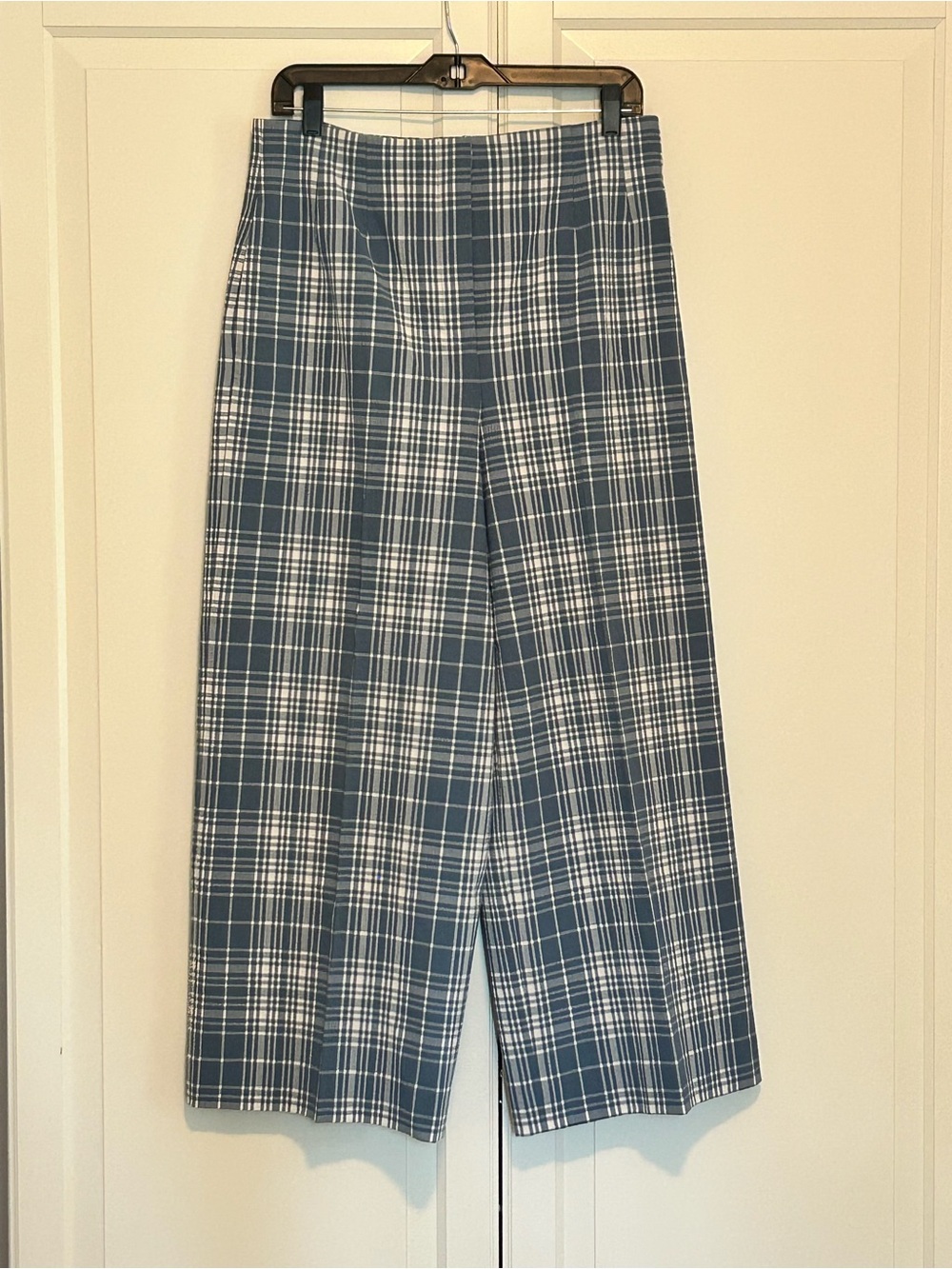 Lela Rose Blue and White Plaid Wide-Leg Seersucker Cropped Pants